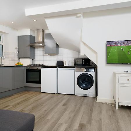 Modern Apartment In South West London Exterior photo